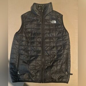 The North Face boys (size L, 14/16) Black Thermoball vest